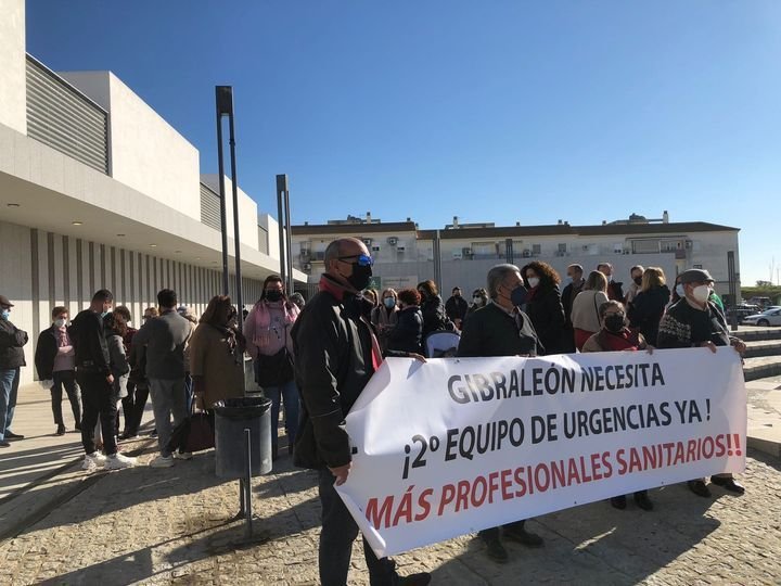 Vecinos de Gibraleón mantienen las protestas por un segundo equipo de urgencias en el municipio