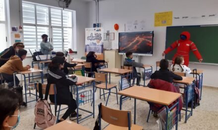 El ‘astronauta’ Roque visita los colegios de Riotinto y Nerva