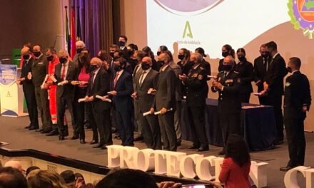 Aiqbe recibe la medalla de Protección Civil de Andalucía