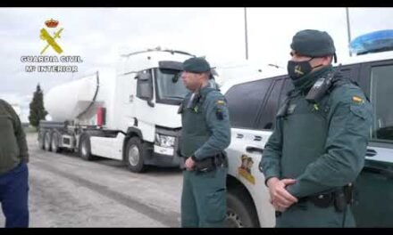La Guardia Civil ha escoltado a unos 1.200 camiones en Huelva por el paro del transporte