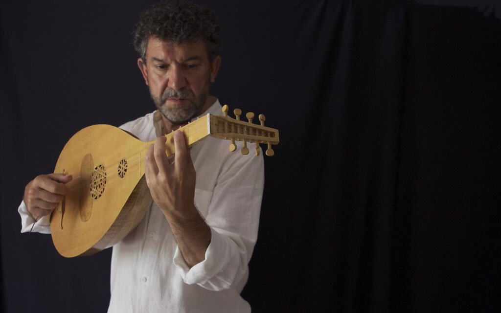 José Luis Pastor graba el primer disco que recoge todas las guitarras de la historia