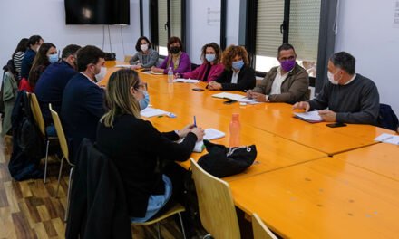 La Mesa de Ayuda a Ucrania aborda los protocolos y recursos para los refugiados en Huelva