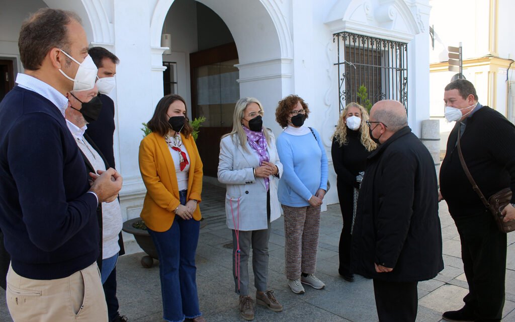 La alcaldesa de Cartaya recibe al Obispo de Huelva