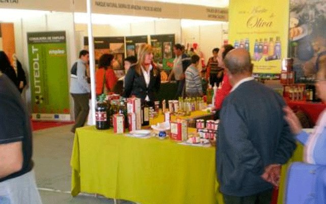 Autobús gratuito desde Zalamea para acudir a la Feria del aceite y productos serranos de Zufre