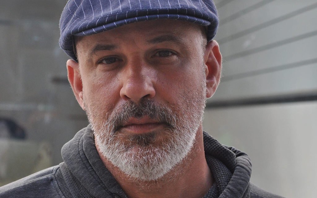 Vincent Milhou presenta cuatro libros este viernes en el 1900 a través de un espectáculo literario y musical