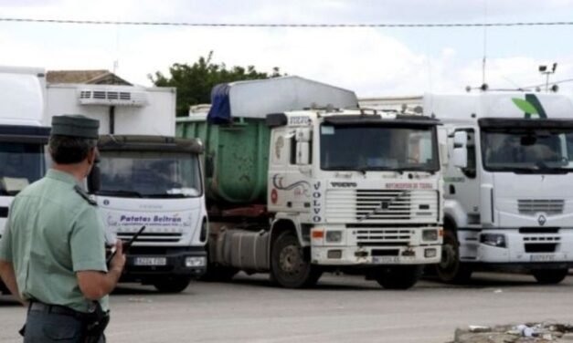 El Gobierno pone escoltas a camioneros de Huelva para garantizar el trabajo ante la huelga del sector