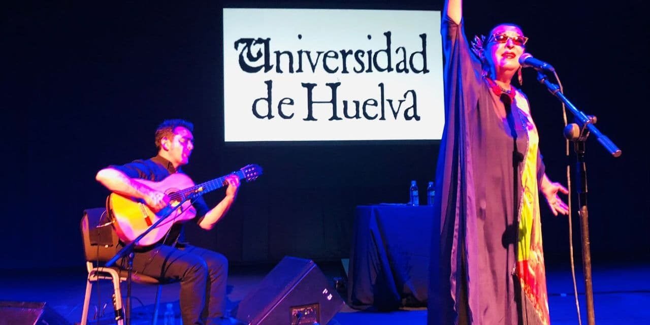 Martirio y Raúl Rodríguez deleitan al público de Huelva en el concierto del Día de la Universidad