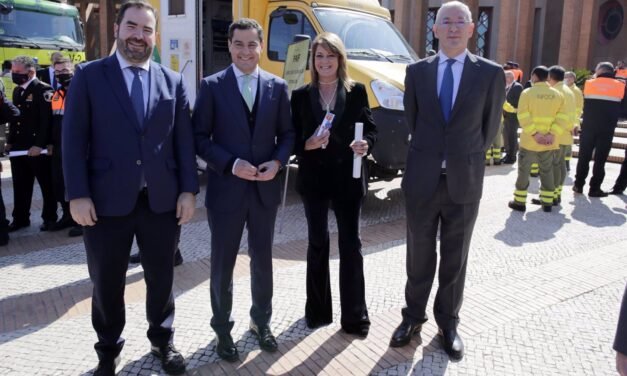 El Puerto de Huelva recibe la Medalla al Mérito de Protección Civil