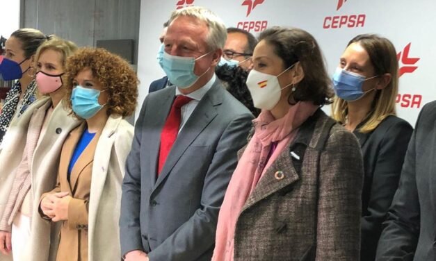La ministra Maroto pone en valor el papel de la industria de Huelva para salir de la crisis
