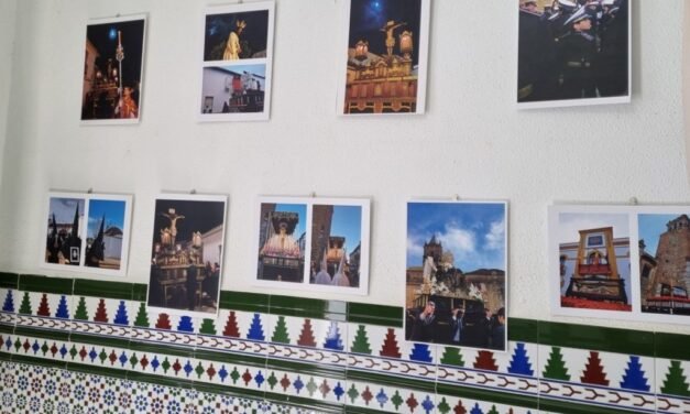 El Bar Perea de Zalamea acoge una exposición de fotografías sobre Semana Santa