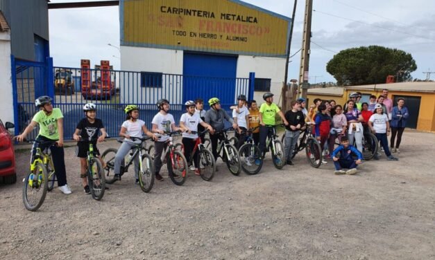 Riotinto, El Campillo y Zalamea reciben a 20 escolares que hacen una ruta solidaria en bicicleta