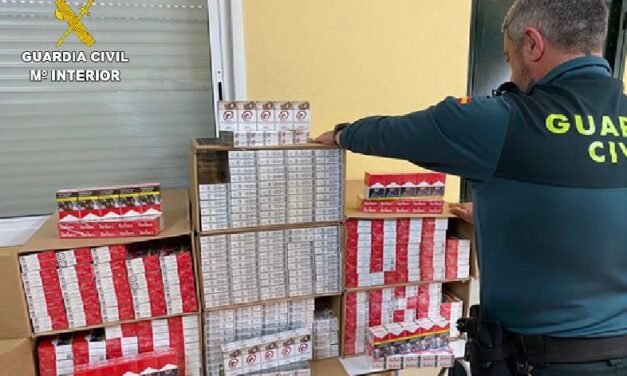 Intervienen 3.500 cajetillas de tabaco en un coche que huía tras lesionar a un agente en Moguer