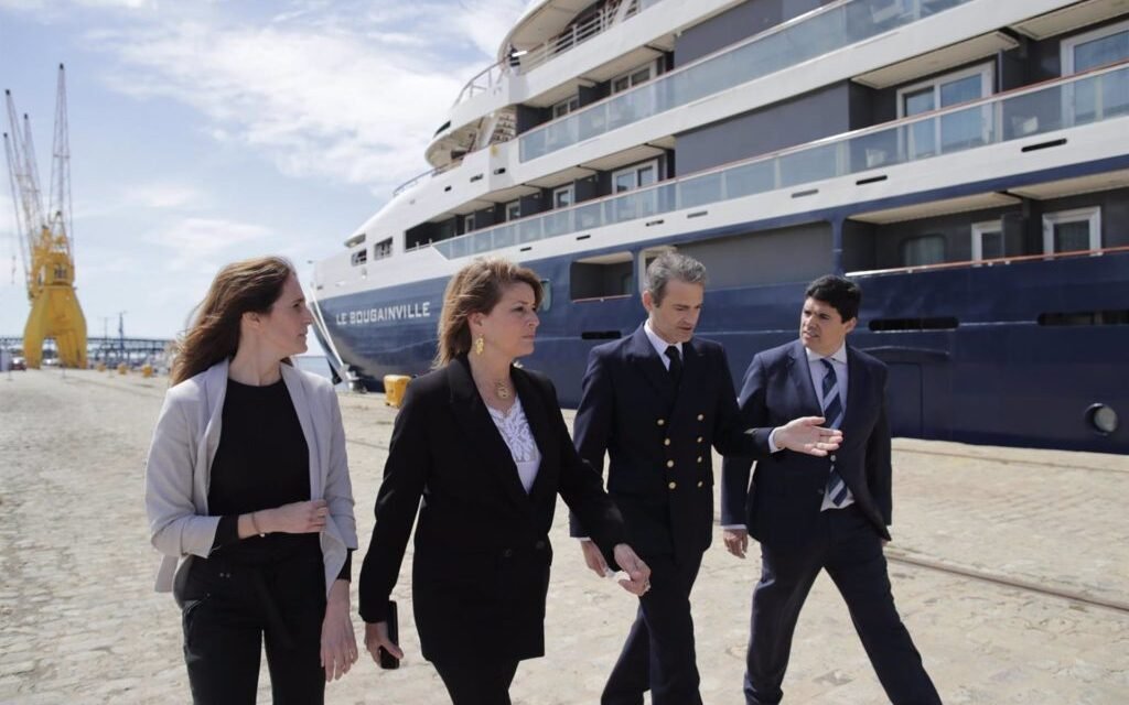 El Puerto recibe la primera escala del buque de cruceros francés de lujo ‘Le Bougainville’