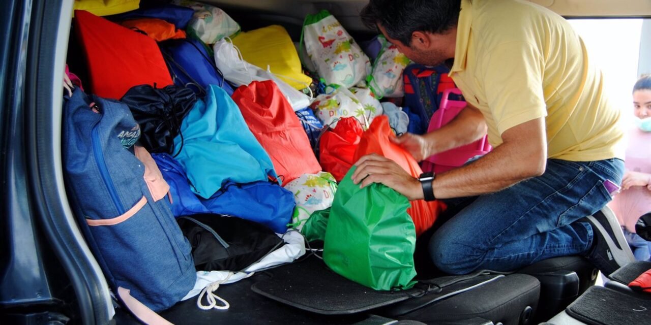 Una expedición parte desde Huelva hacia Ucrania con cientos de mochilas solidarias