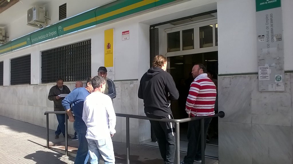 Huelva registra 43.797 parados en noviembre tras bajar un 0.01%