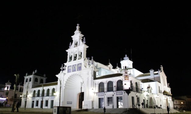 El Santuario de El Rocío estrena la restauración de los elementos decorativos de su fachada