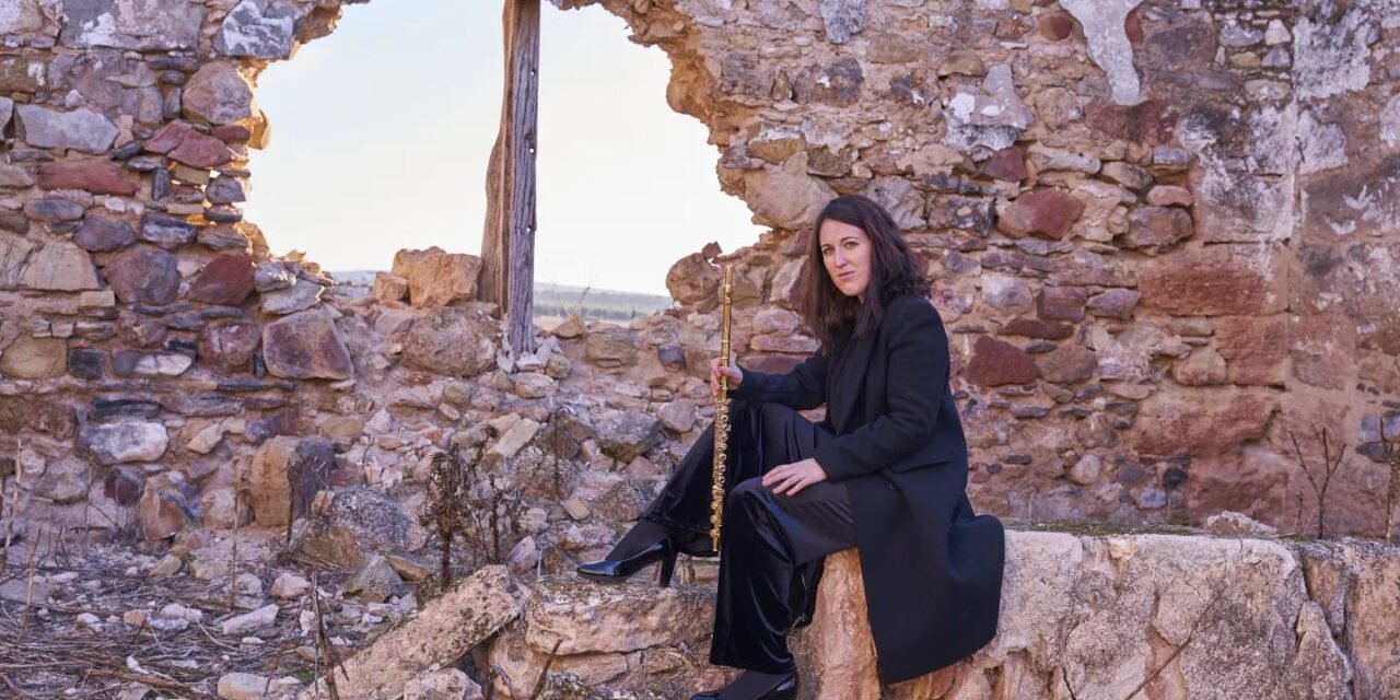 La flautista nervense Sherezade Jurado participará con su música en la presentación de un libro en Estepa