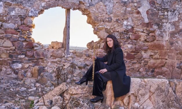 La flautista nervense Sherezade Jurado participará con su música en la presentación de un libro en Estepa