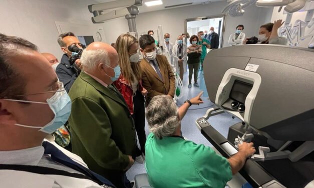El Juan Ramón Jiménez instala un equipo de cirugía robótica Da Vinci