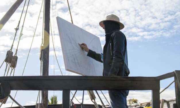 Una treintena de artistas plasman su visión del Muelle de las Carabelas durante el I Encuentro de Pintura de Diputación
