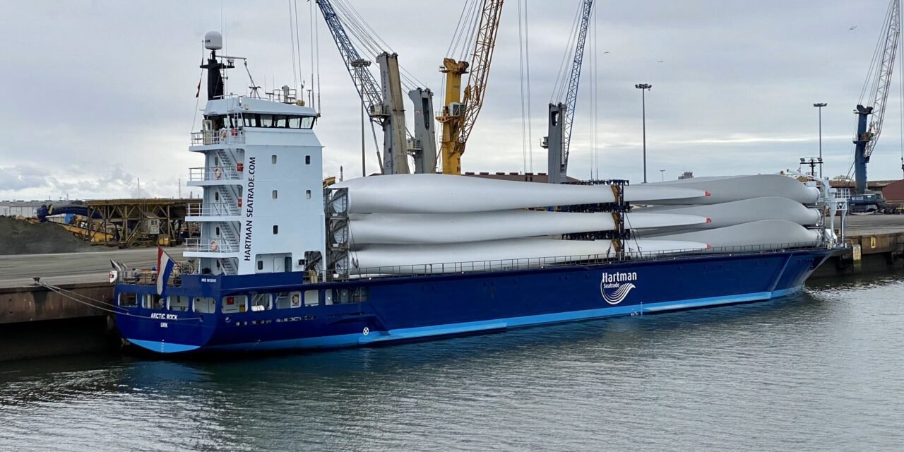 El Puerto muestra su capacidad para mover piezas de gran volumen en un evento en Rotterdam