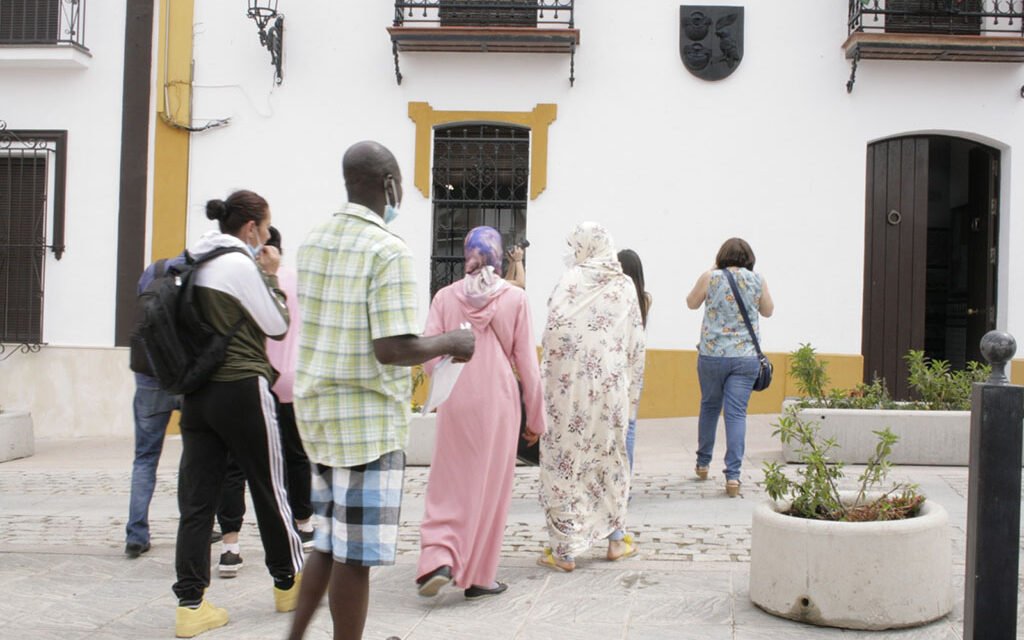 Inmigrantes solicitan su empadronamiento en dos asentamientos chabolistas de Lucena del Puerto