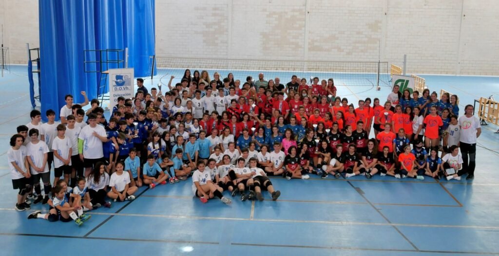 Clausurada la temporada de voleibol en Huelva con la entrega de trofeos a 10 clubes