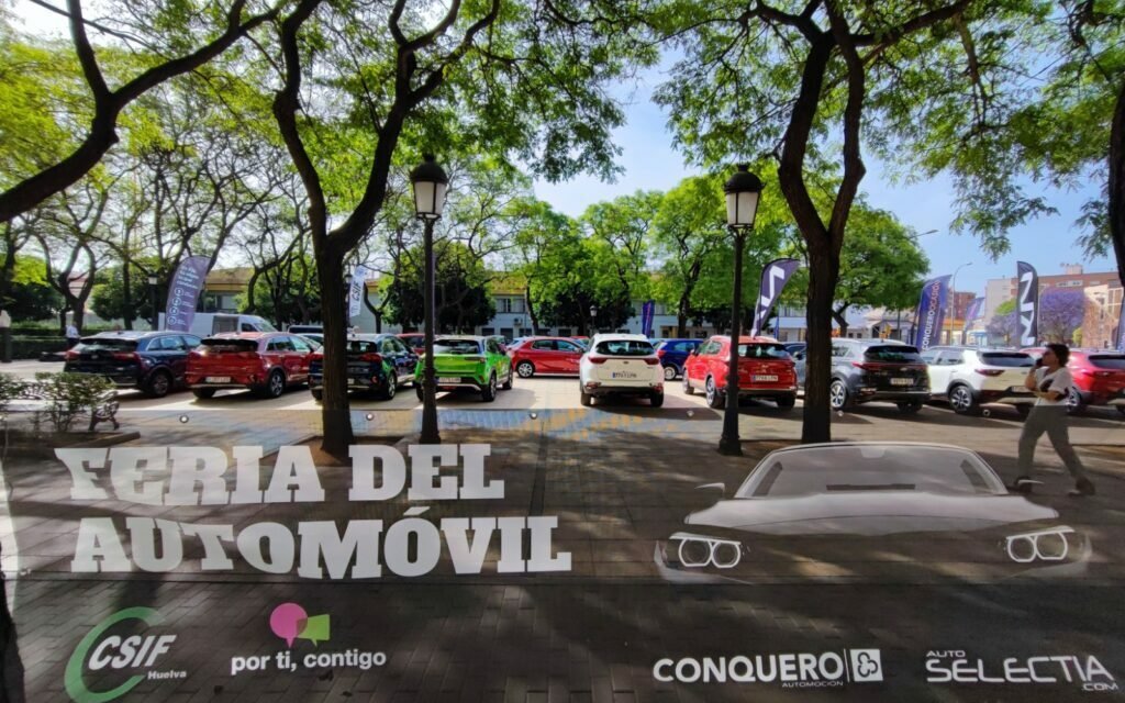 Más de 50 vehículos estarán expuestos en la avenida de Andalucía hasta el próximo domingo en la muestra Motor Ocasión