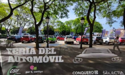 Más de 50 vehículos estarán expuestos en la avenida de Andalucía hasta el próximo domingo en la muestra Motor Ocasión