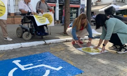 Valverde inicia una campaña para respetar los aparcamientos de personas con movilidad reducida