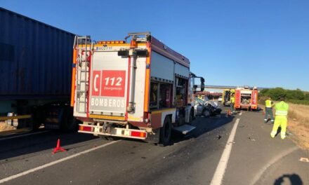 Un fallecido y dos heridos en el choque entre un turismo y una furgoneta en Gibraleón