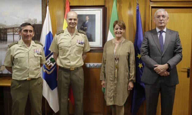 El Puerto recibe la visita del comandante militar de Sevilla y Huelva