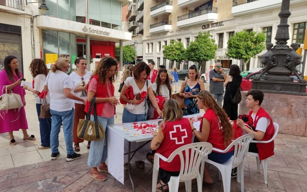 Cruz Roja Huelva sale a la calle para detener el aumento de la vulnerabilidad a través de la participación en el Sorteo de Oro