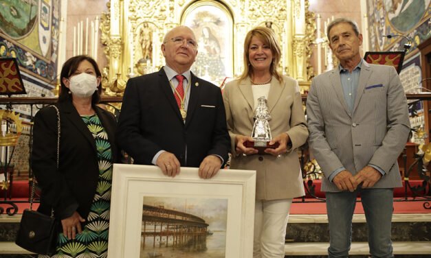 El Colegio Oficial de Médicos agradece a Pilar Miranda el apoyo del Puerto