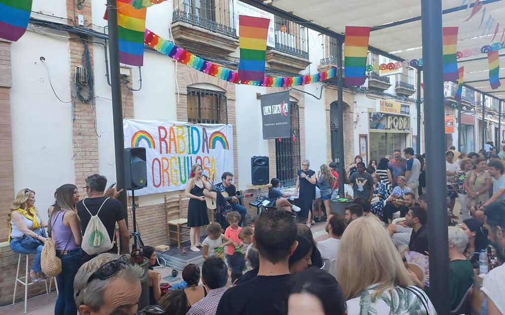 La calle Rábida se convierte en el emblema del Orgullo en Huelva