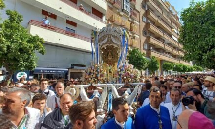 La Hermandad de Huelva parte hacia El Rocío junto a 10.000 peregrinos