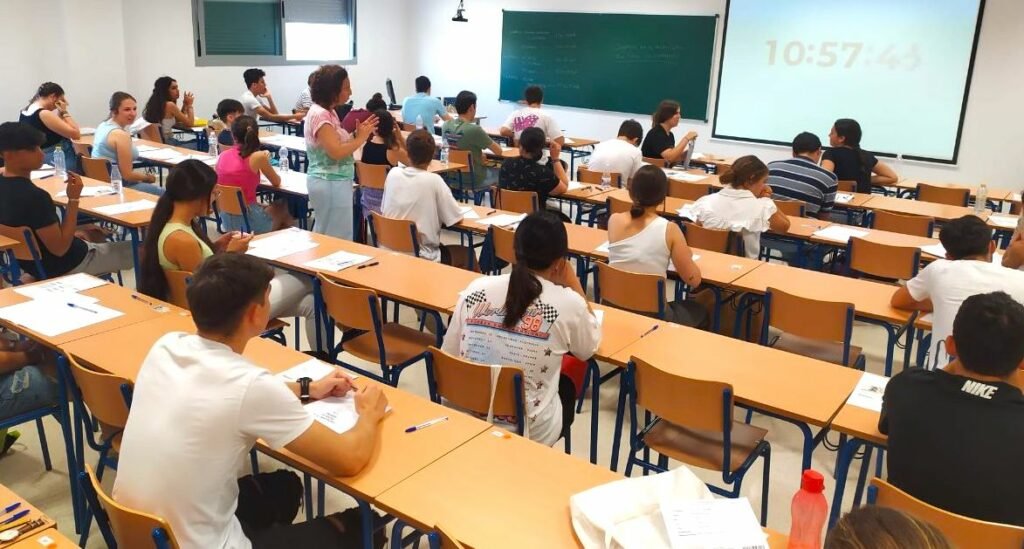 Más de 2.400 estudiantes inician la prueba de acceso a la Universidad en Huelva