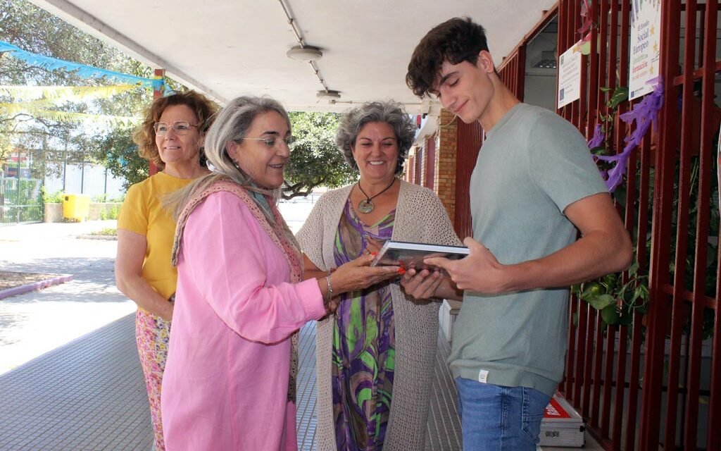 Cartaya reconoce a su alumno con una de las notas más altas de Andalucía