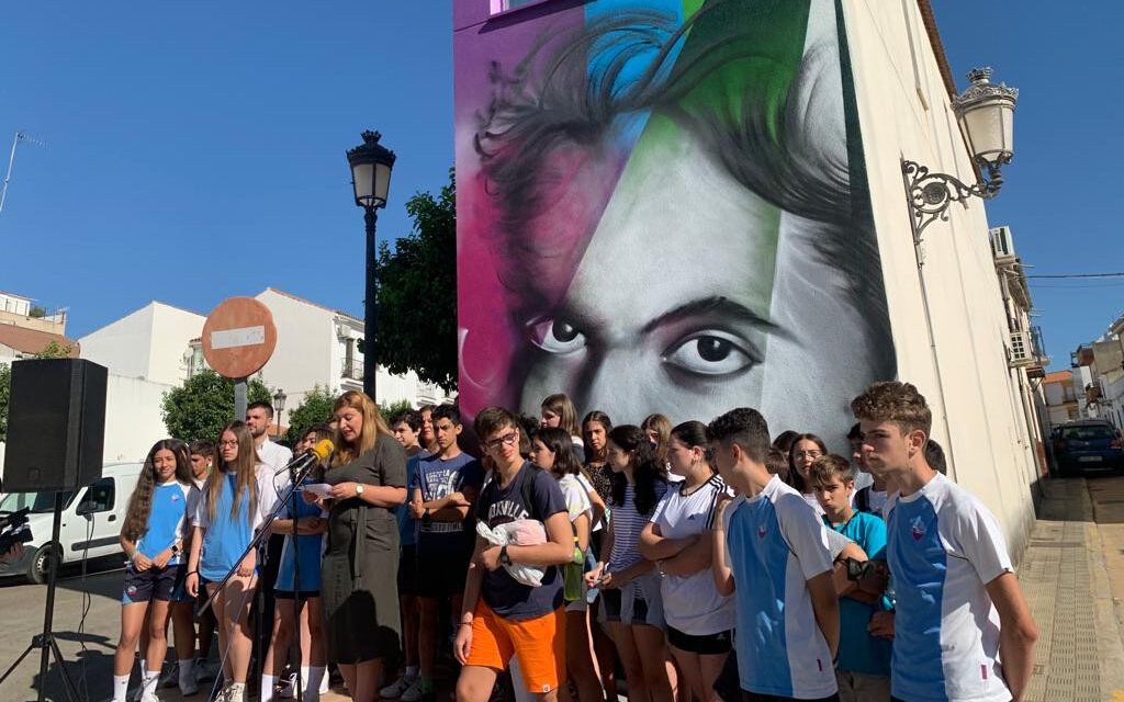 García Lorca da la bienvenida al centro de Valverde con un «monumento» a la diversidad y a la cultura