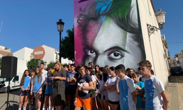 García Lorca da la bienvenida al centro de Valverde con un “monumento” a la diversidad y a la cultura