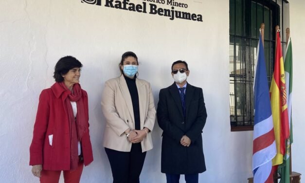 La viuda del actor Juan Luis Galiardo dona parte de sus archivos a la Fundación Río Tinto