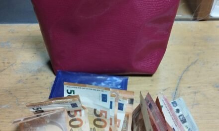 Una ayamontina encuentra un bolso con 500 euros y lo devuelve a la policía