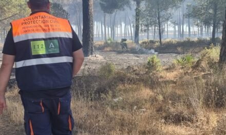 Voluntarios de Protección Civil de El Campillo participan en la extinción de los incendios de Almonte y Bonares