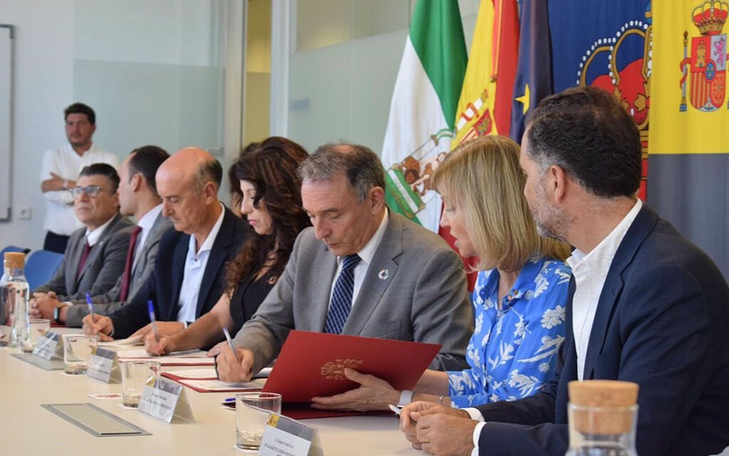 Gobierno, Junta y ayuntamientos firman el protocolo para erradicar los asentamientos en Lepe y Moguer