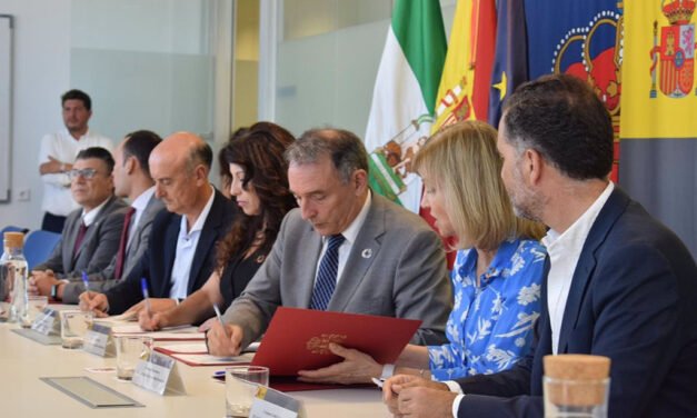 Gobierno, Junta y ayuntamientos firman el protocolo para erradicar los asentamientos en Lepe y Moguer