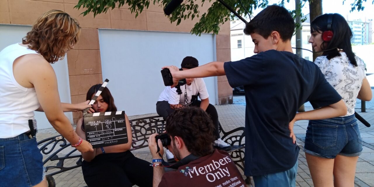 Adolescentes onubenses realizan la película ‘Vidas ocultas’