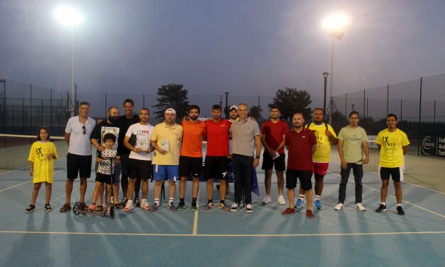 José M. Míguez se impone en la IX Liga Master de Tenis de Cartaya