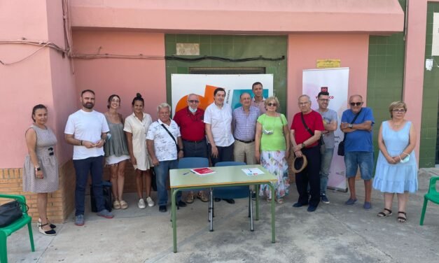 La Asociación de la Prensa imparte un taller sobre comunicación y redacción periodística a los vecinos del Distrito V