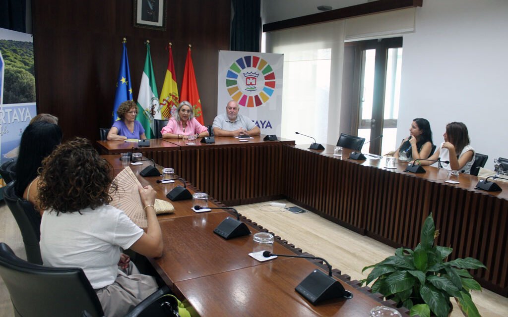 Cartaya garantiza la presencia de las monitoras de infantil durante todo el curso en los centros educativos