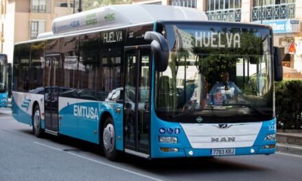 Huelva activa un servicio especial de transportes para Todos los Santos